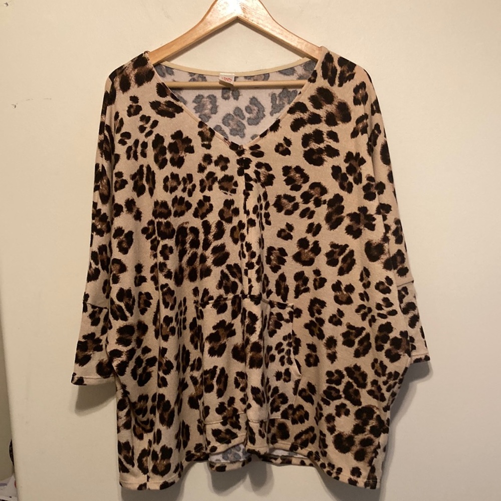 I Joah Leopard Sweater